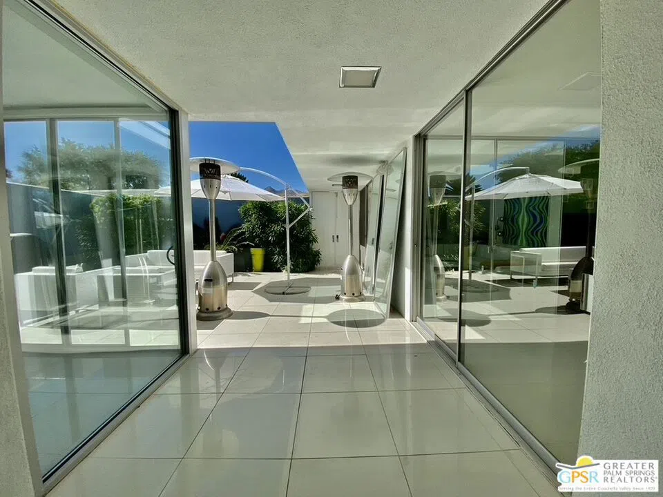16 Lakeview Circle Palm Springs, CA 92264