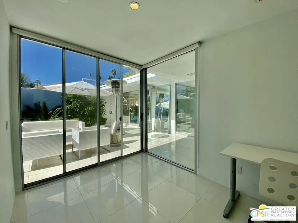 16 Lakeview Circle Palm Springs, CA 92264