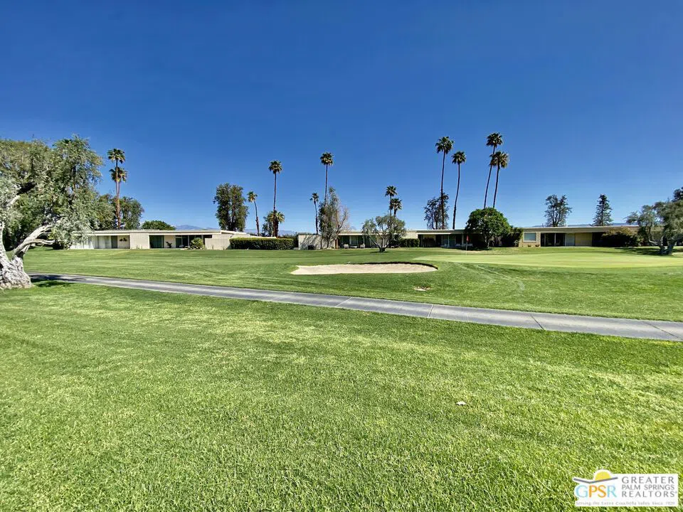16 Lakeview Circle Palm Springs, CA 92264