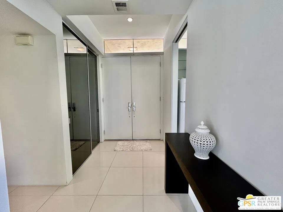 16 Lakeview Circle Palm Springs, CA 92264