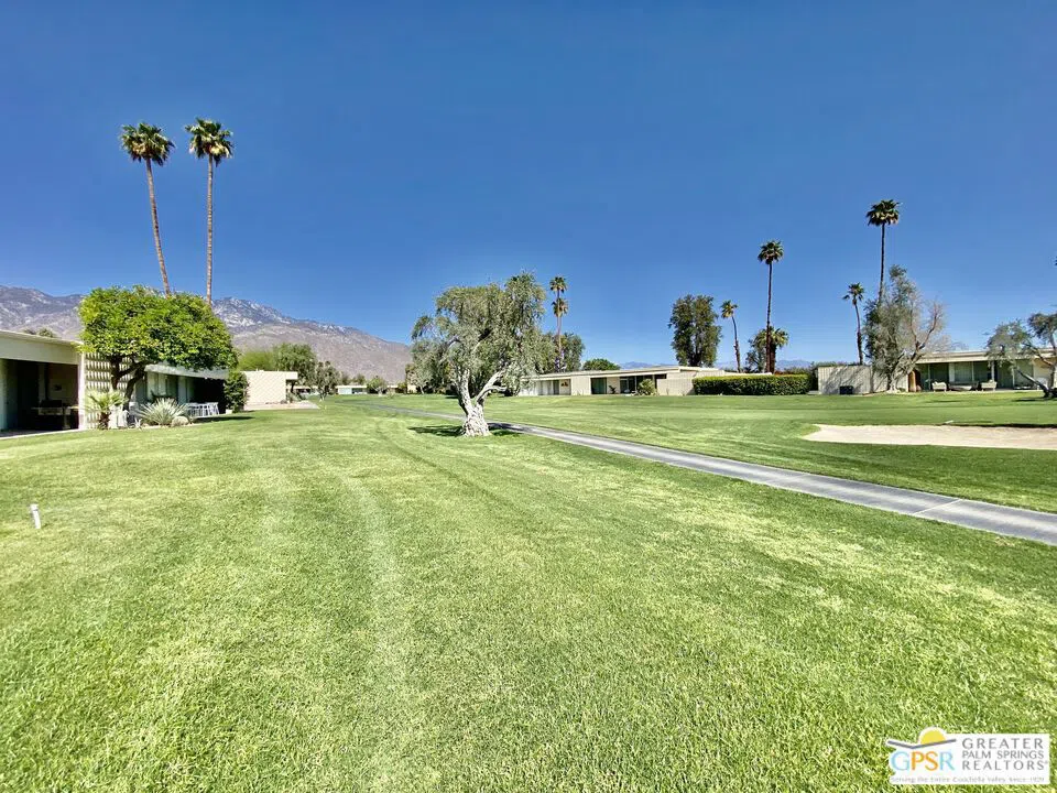16 Lakeview Circle Palm Springs, CA 92264