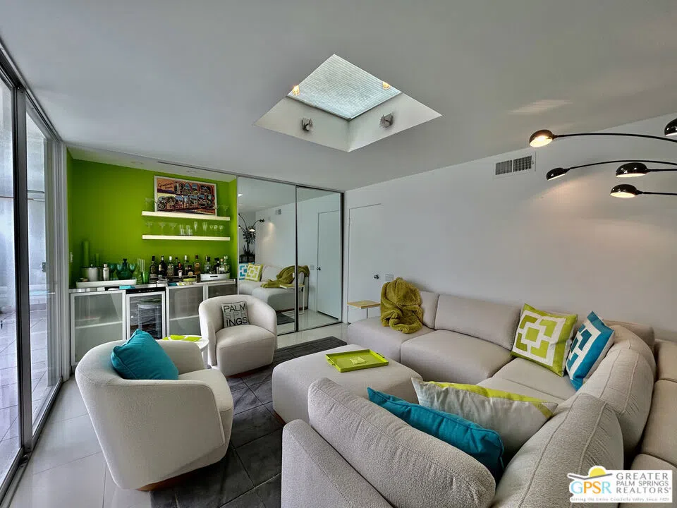 16 Lakeview Circle Palm Springs, CA 92264