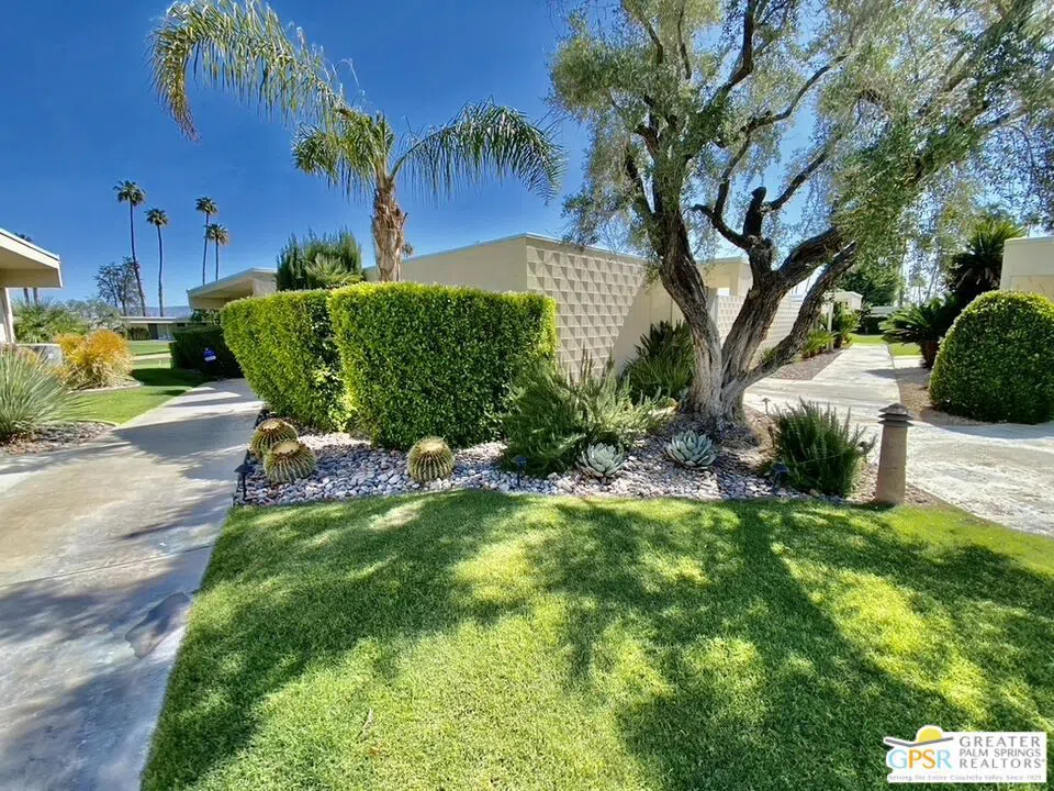 16 Lakeview Circle Palm Springs, CA 92264