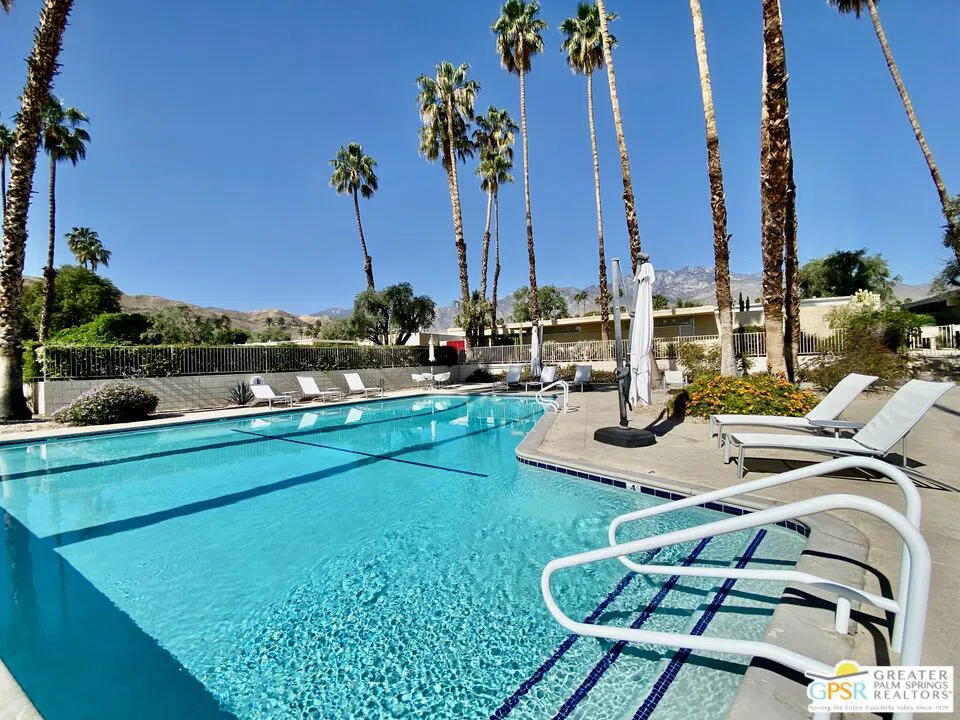 16 Lakeview Circle Palm Springs, CA 92264