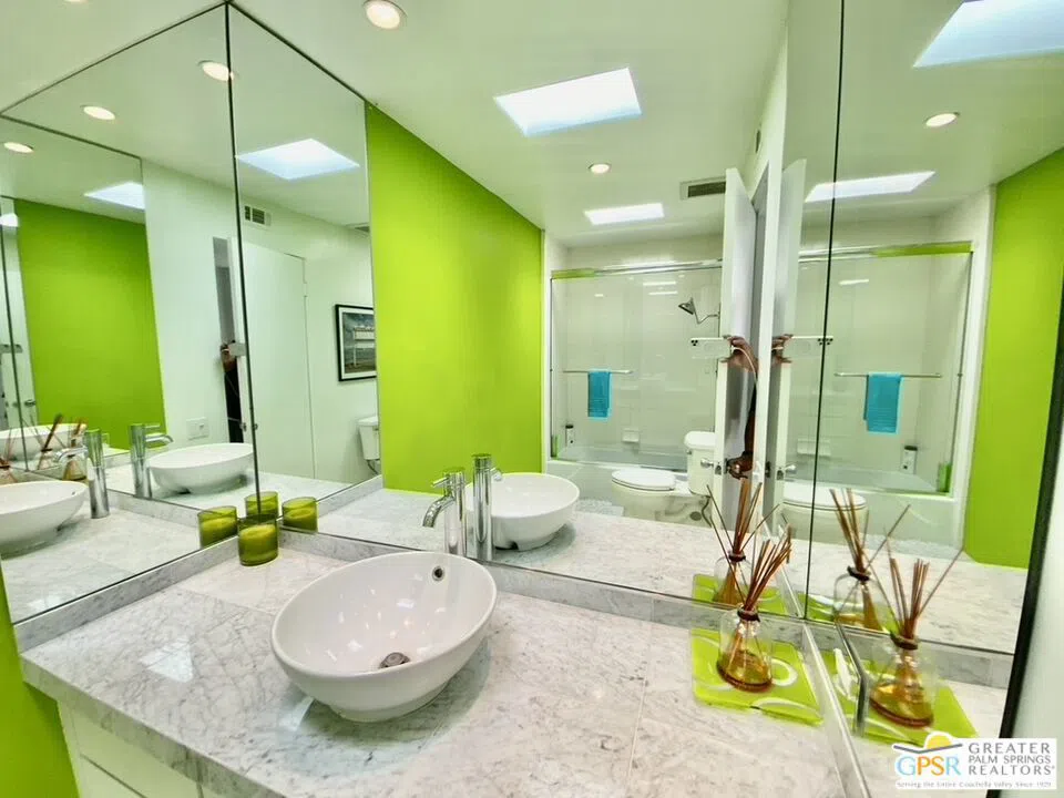 16 Lakeview Circle Palm Springs, CA 92264
