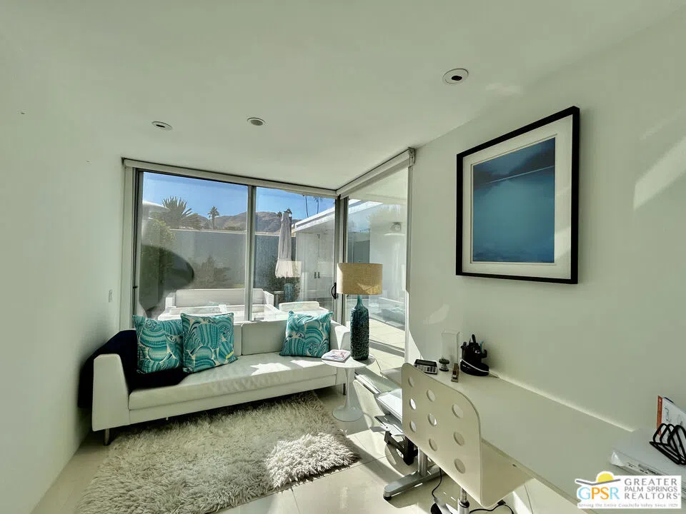 16 Lakeview Circle Palm Springs, CA 92264