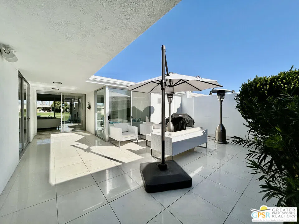 16 Lakeview Circle Palm Springs, CA 92264