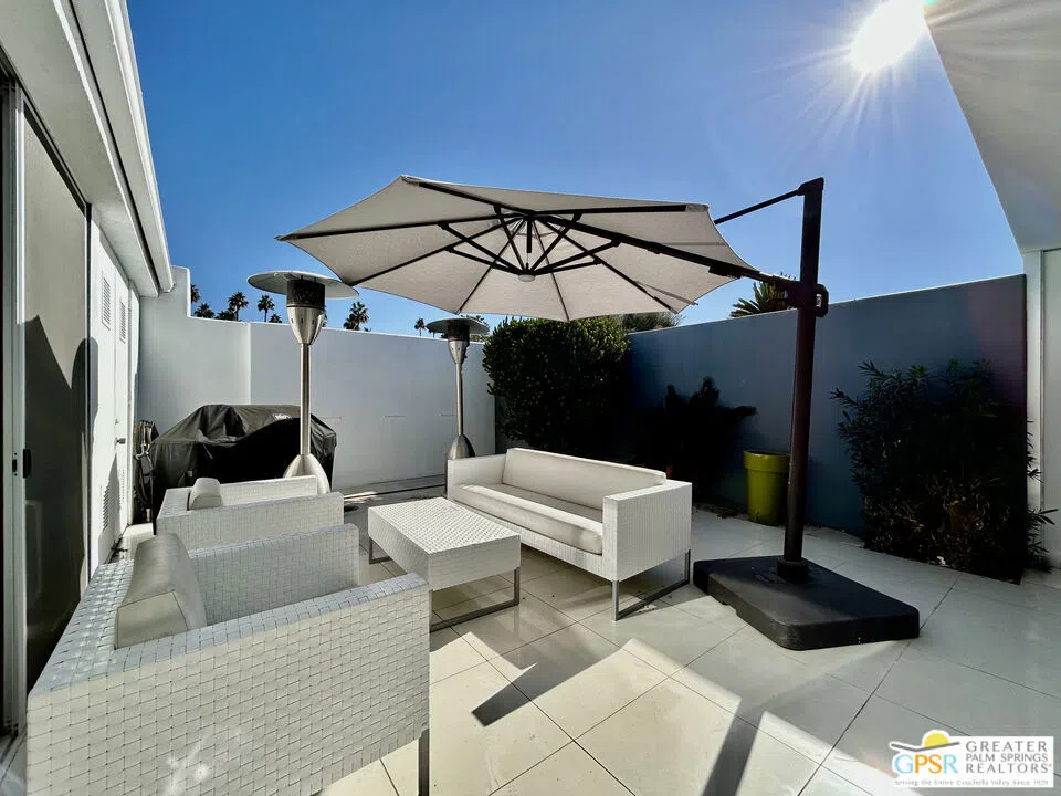 16 Lakeview Circle Palm Springs, CA 92264