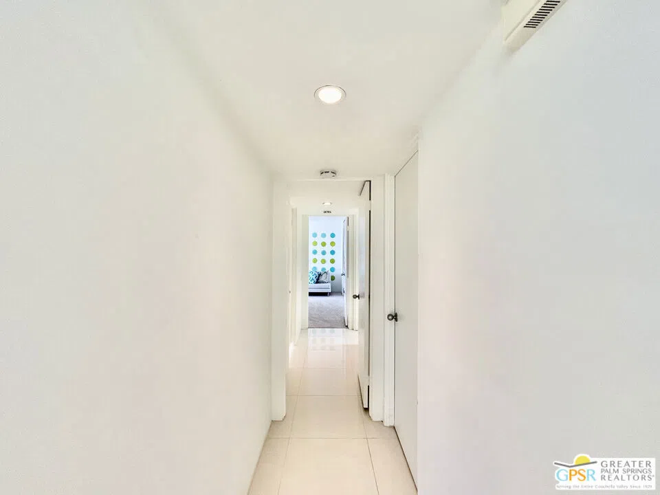 16 Lakeview Circle Palm Springs, CA 92264