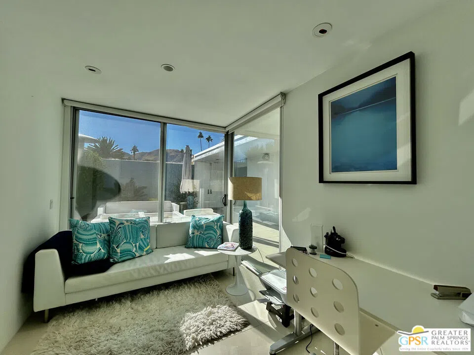 16 Lakeview Circle Palm Springs, CA 92264