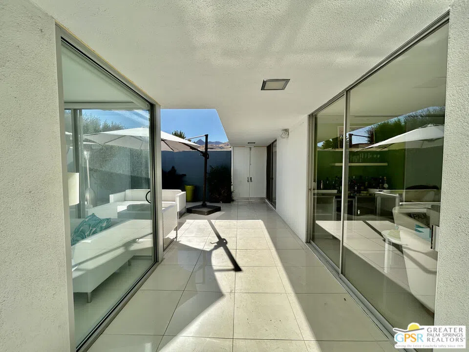 16 Lakeview Circle Palm Springs, CA 92264
