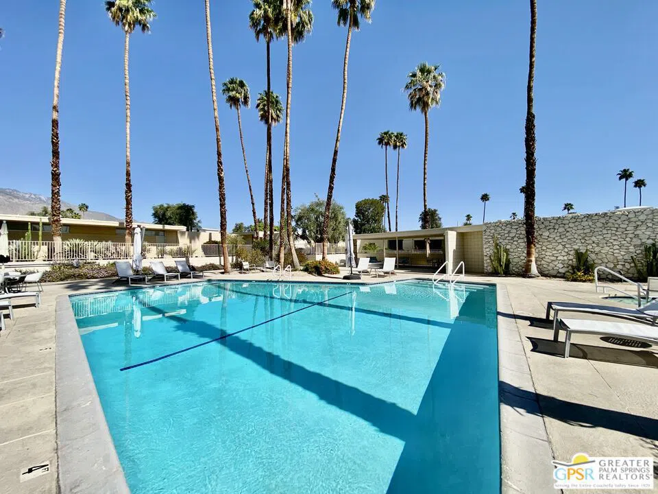 16 Lakeview Circle Palm Springs, CA 92264