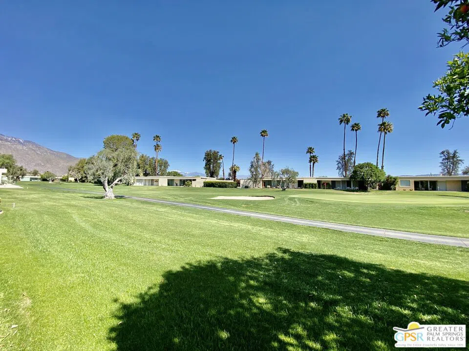 16 Lakeview Circle Palm Springs, CA 92264