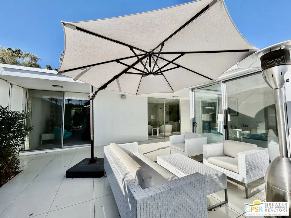 16 Lakeview Circle Palm Springs, CA 92264