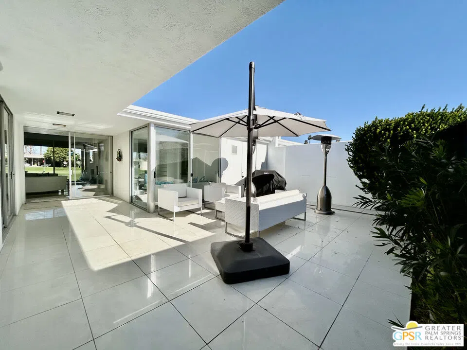 16 Lakeview Circle Palm Springs, CA 92264