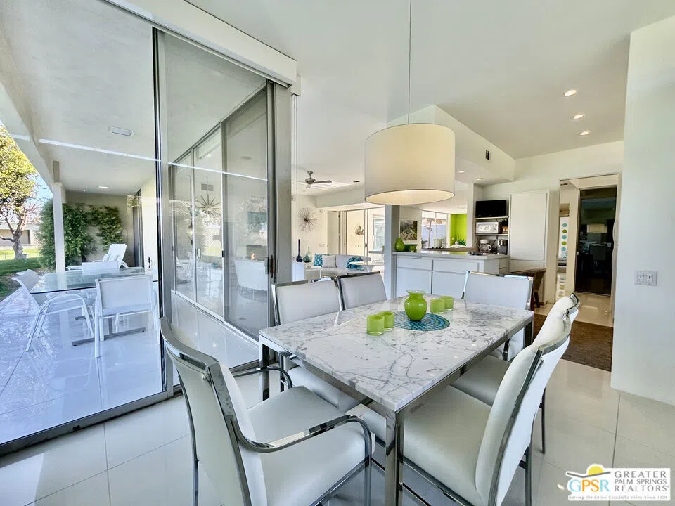 16 Lakeview Circle Palm Springs, CA 92264