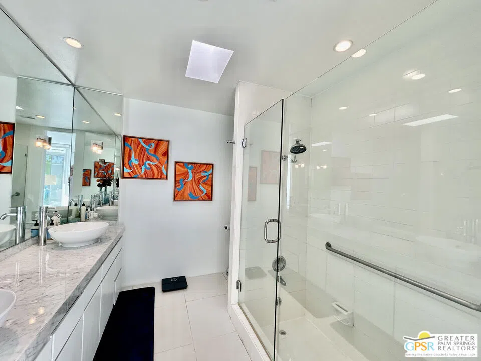 16 Lakeview Circle Palm Springs, CA 92264