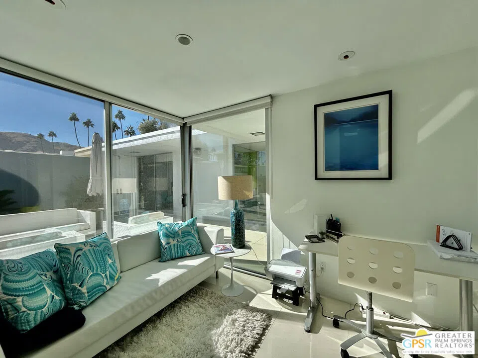 16 Lakeview Circle Palm Springs, CA 92264