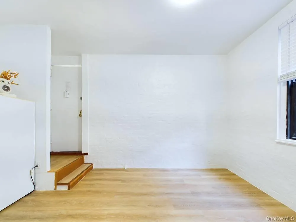 21-58 35 street #1E Astoria, NY 11105