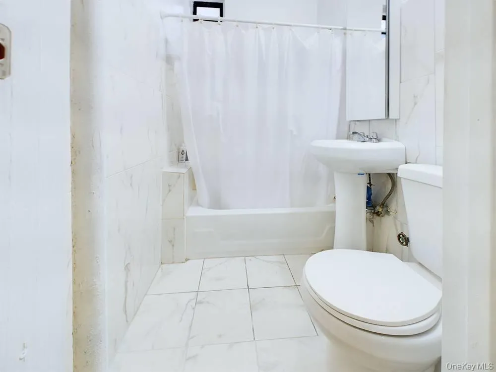 21-58 35 street #1E Astoria, NY 11105