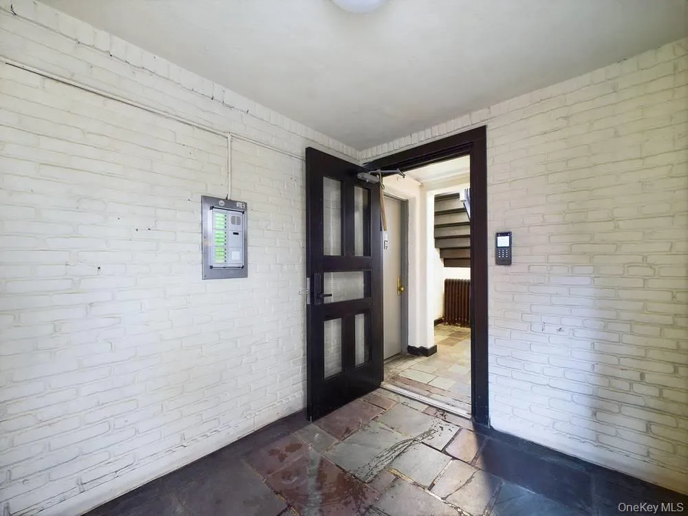 21-58 35 street #1E Astoria, NY 11105