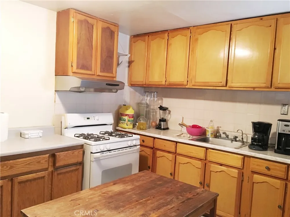 5213 S Hoover Street Los Angeles, CA 90037