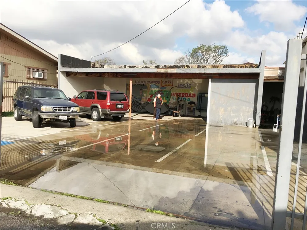 5213 S Hoover Street Los Angeles, CA 90037