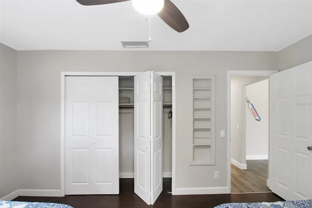 1127 DE LEO DRIVE Sarasota, FL 34243