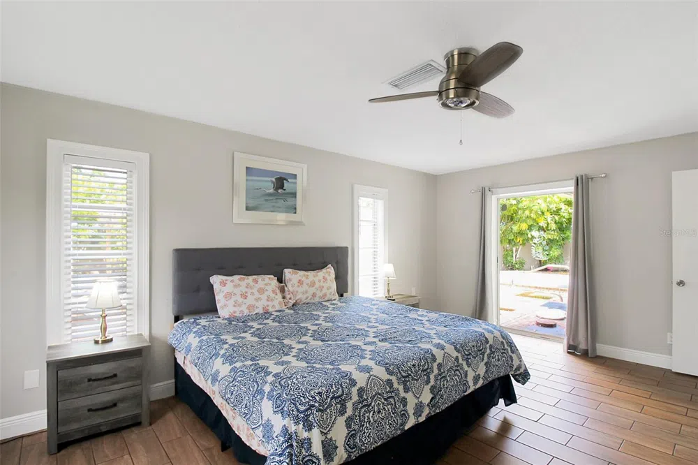1127 DE LEO DRIVE Sarasota, FL 34243