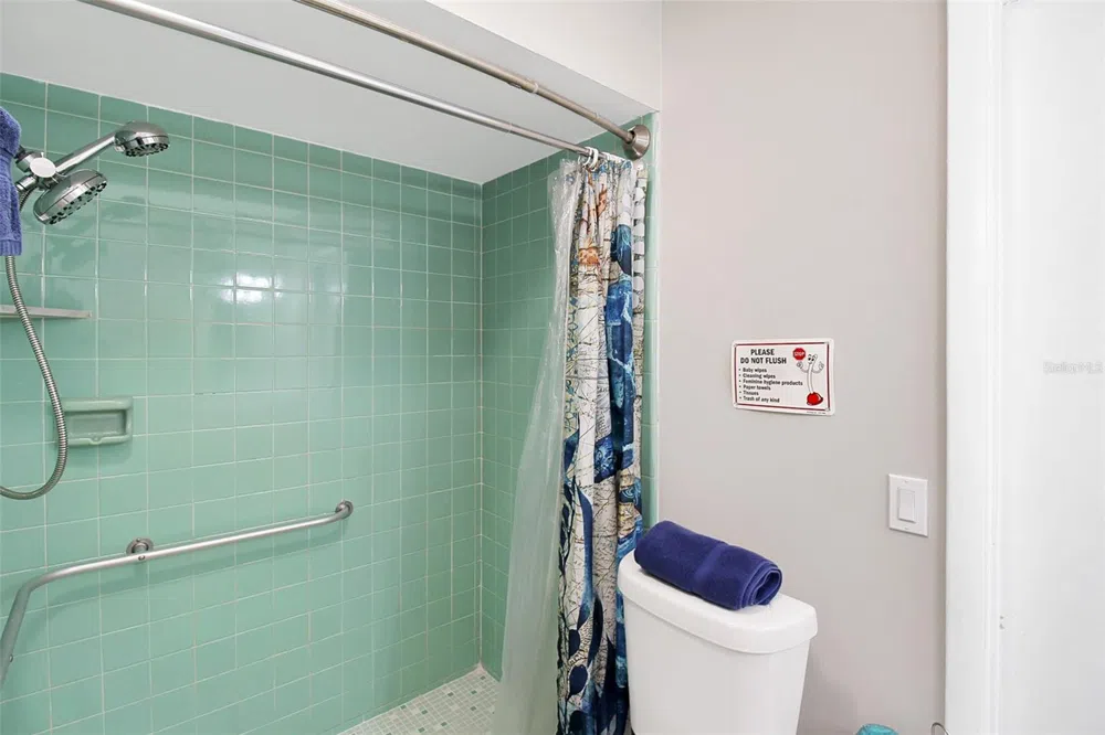 1127 DE LEO DRIVE Sarasota, FL 34243