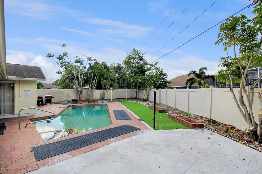 1127 DE LEO DRIVE Sarasota, FL 34243