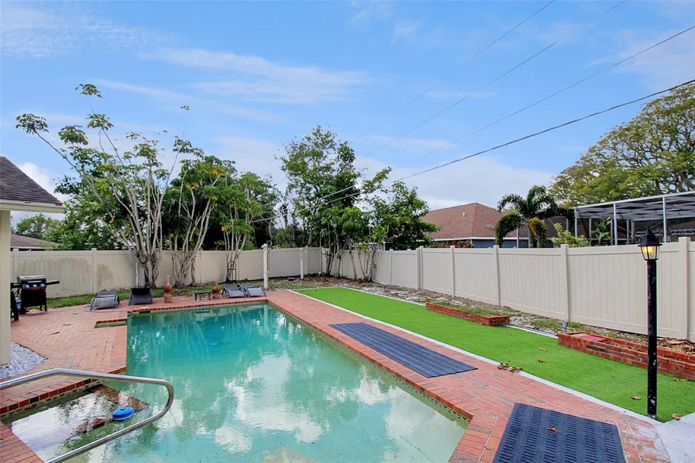 1127 DE LEO DRIVE Sarasota, FL 34243