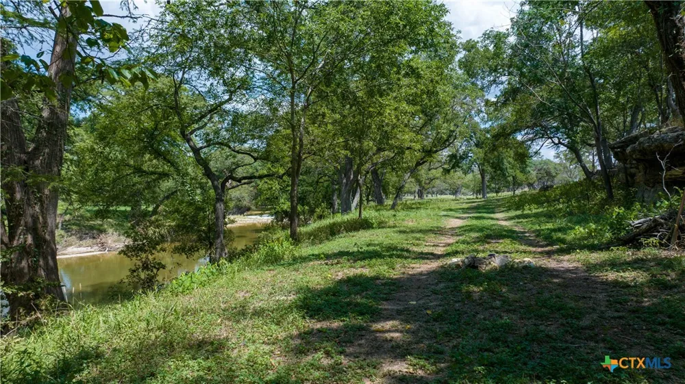 46 Ranch Road 1621 Comfort, TX 78013