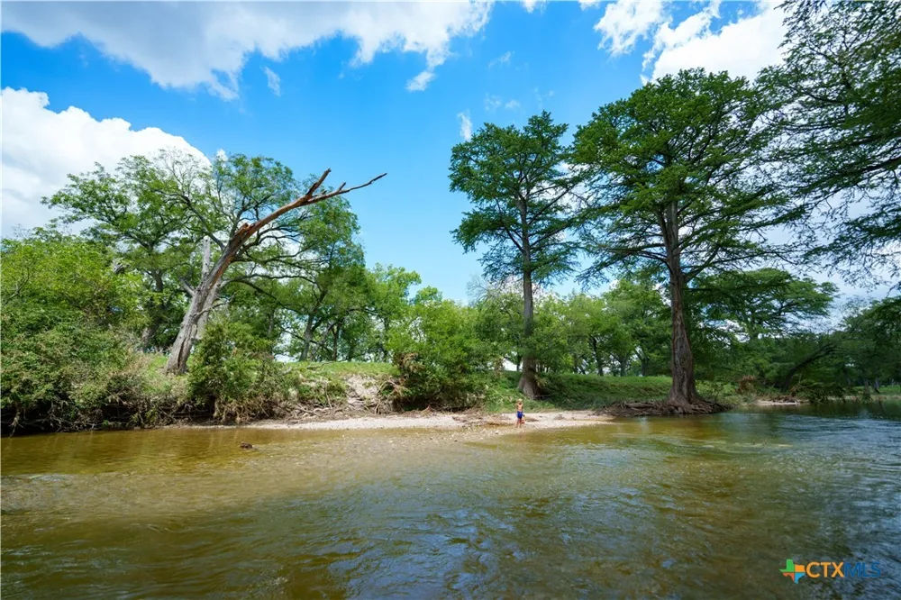 46 Ranch Road 1621 Comfort, TX 78013