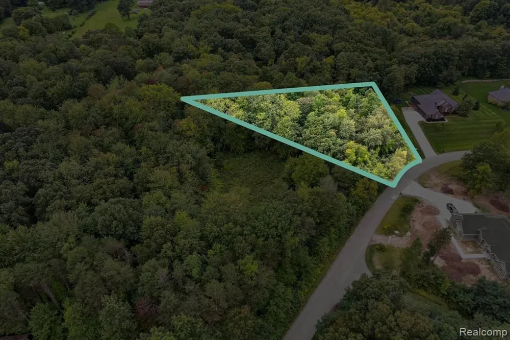 225 GREAT PINES DRIVE Oxford Charter Township, MI 48371