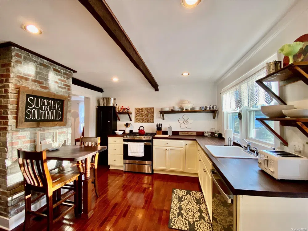 1975 Youngs Avenue Southold, NY 11971