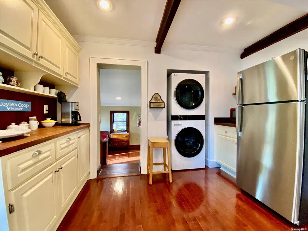 1975 Youngs Avenue Southold, NY 11971