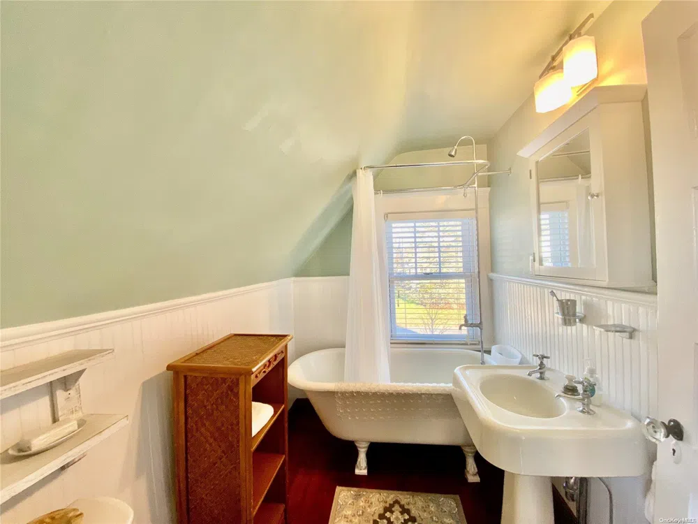 1975 Youngs Avenue Southold, NY 11971