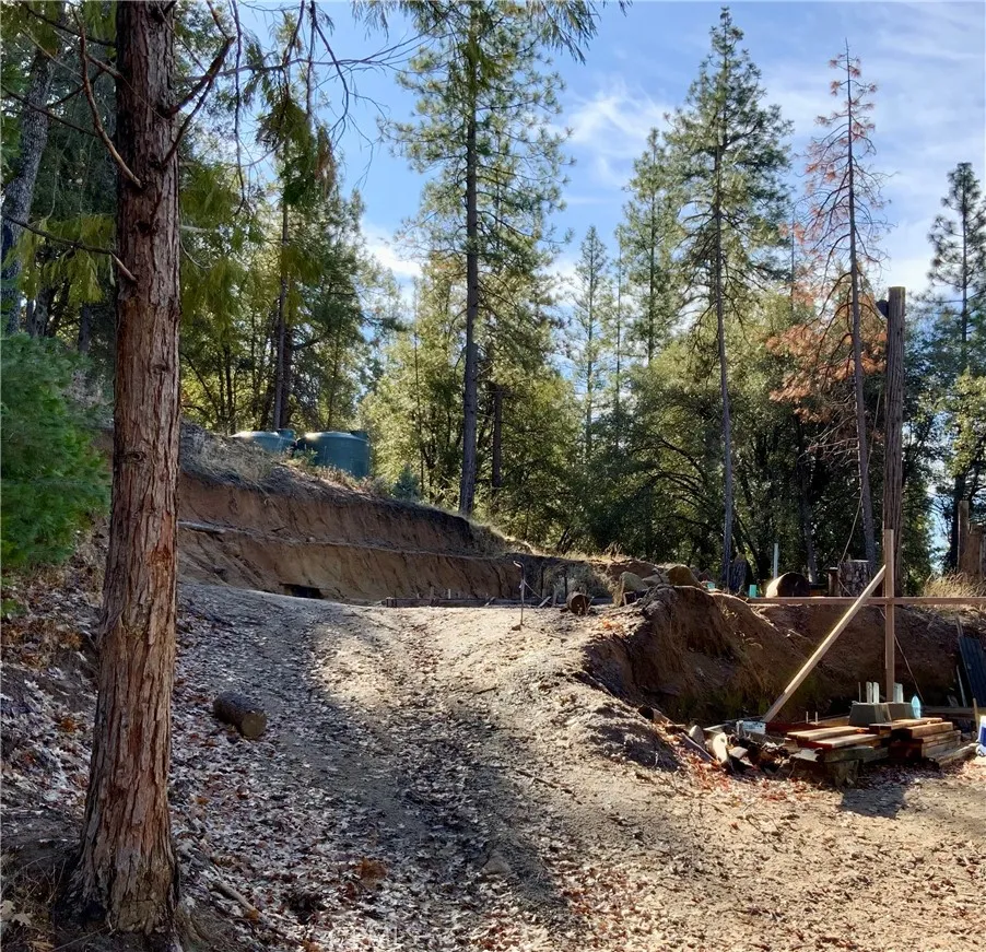 50963 Chu Ranch Road Oakhurst, CA 93644