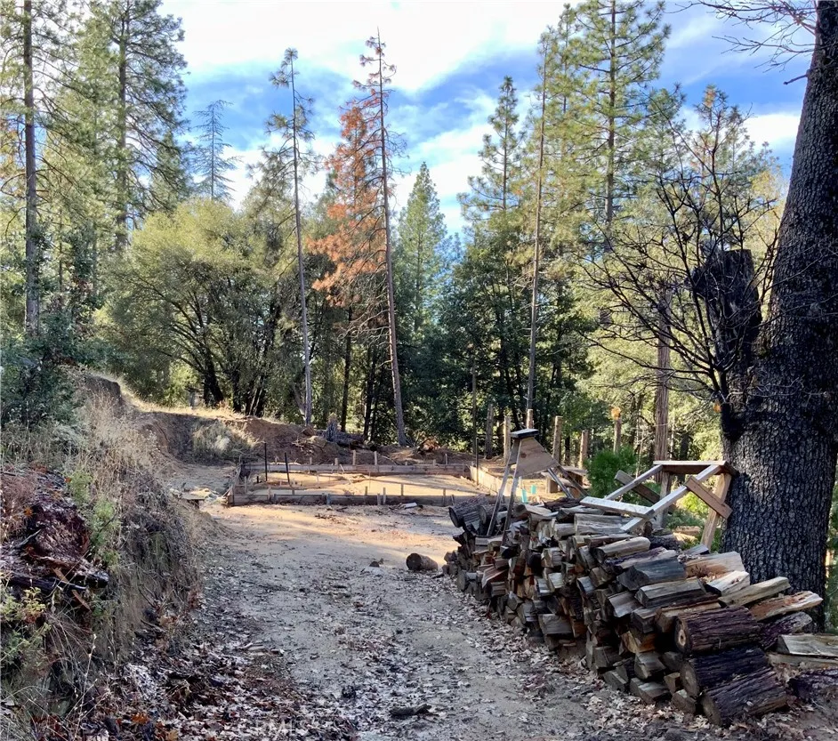 50963 Chu Ranch Road Oakhurst, CA 93644