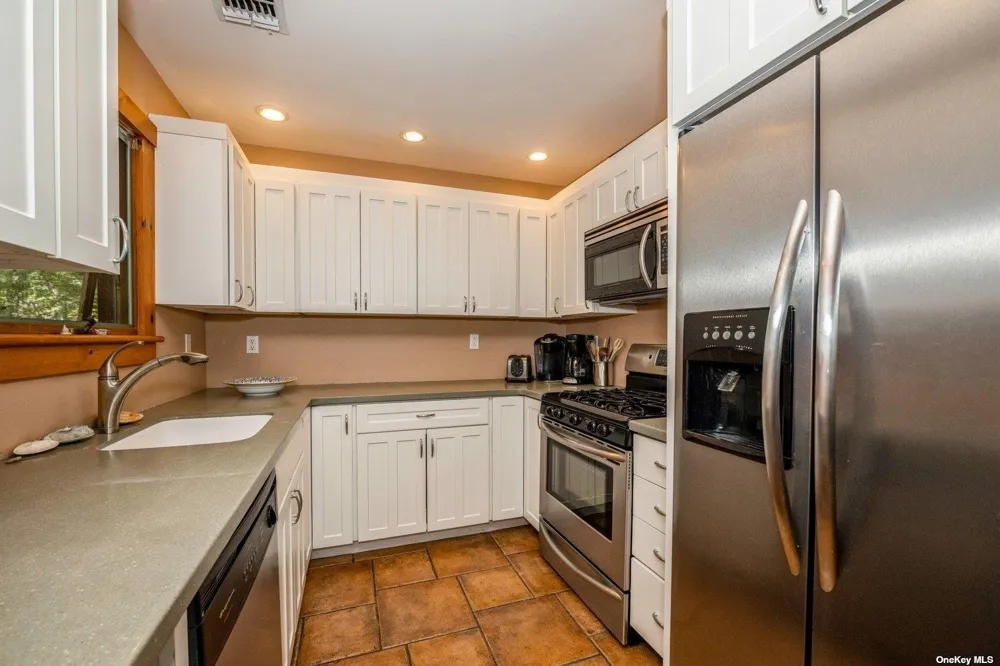 292 Little Fresh Pond Road Southampton, NY 11968