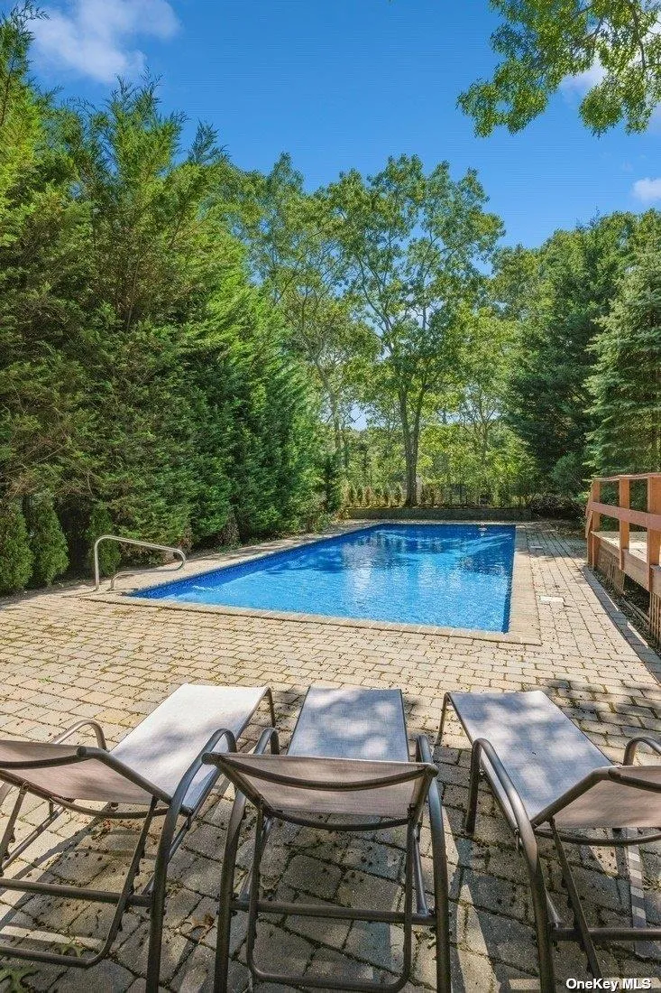 292 Little Fresh Pond Road Southampton, NY 11968