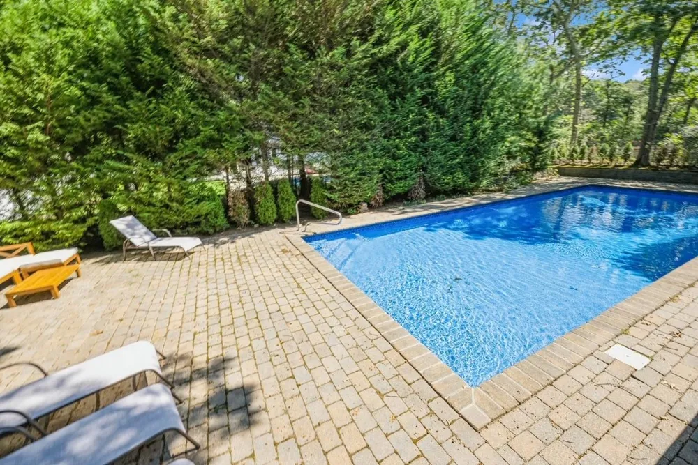 292 Little Fresh Pond Road Southampton, NY 11968