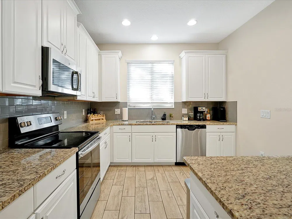 2766 WHITE ISLE LANE Orlando, FL 32825