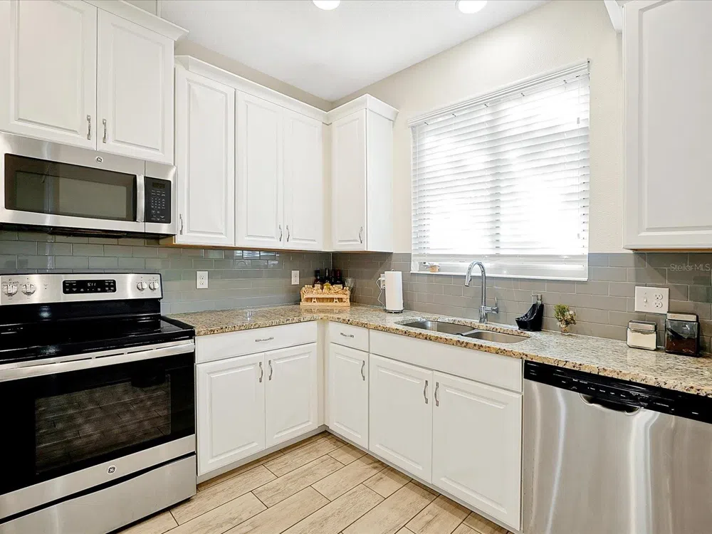 2766 WHITE ISLE LANE Orlando, FL 32825