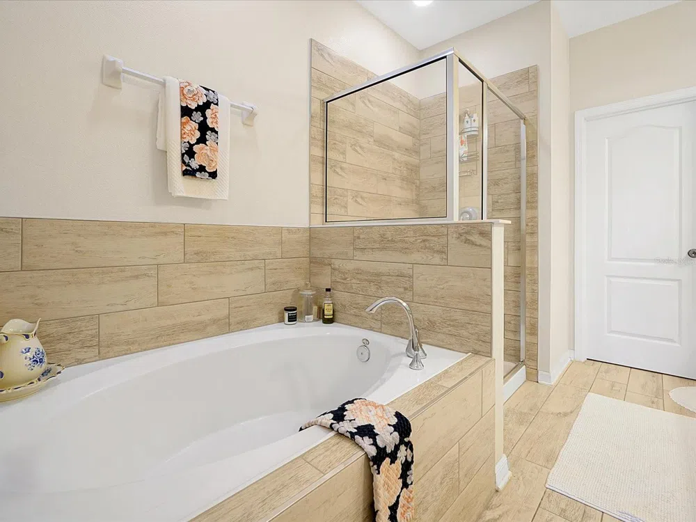 2766 WHITE ISLE LANE Orlando, FL 32825