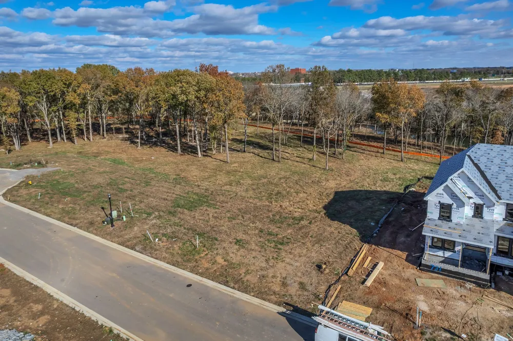 2022 Queenie Johns Dr Murfreesboro, TN 37128