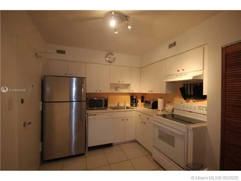 5161 COLLINS AV #508 Miami Beach, FL 33140