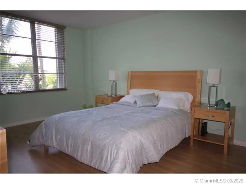 5161 COLLINS AV #508 Miami Beach, FL 33140