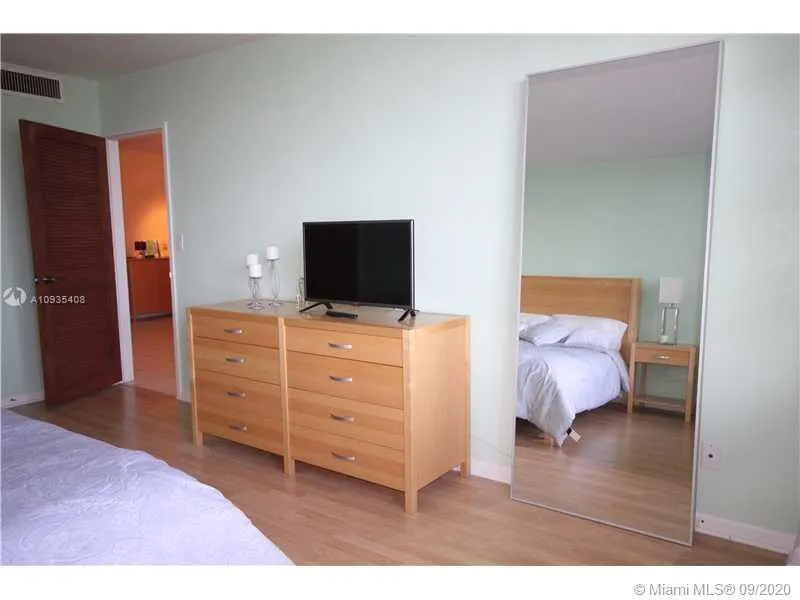 5161 COLLINS AV #508 Miami Beach, FL 33140